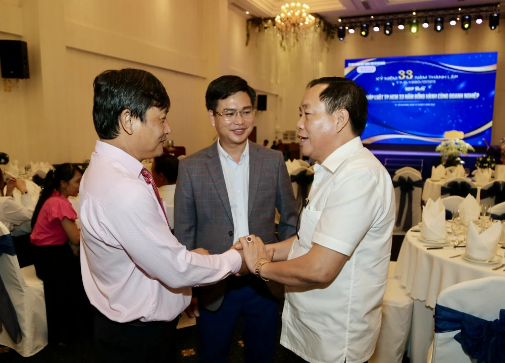 Buổi gặp mặt có ý nghĩa quan trọng trong việc kết nối chuyên gia, doanh nghiệp và báo Pháp Luật TP.HCM. Buổi gặp mặt có ý nghĩa quan trọng trong việc kết nối chuyên gia, doanh nghiệp và báo Pháp Luật TP.HCM.