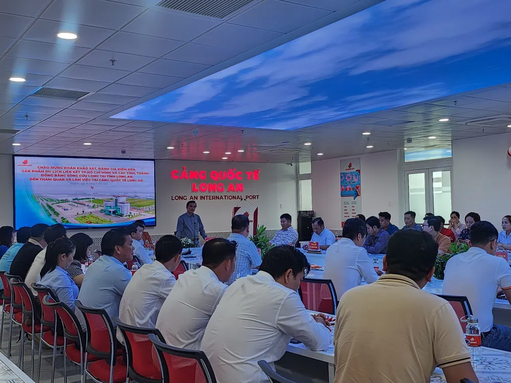 Đoàn khảo sát sản phẩm du lịch liên kết TP.HCM và 13 tỉnh Đồng bằng sông Cửu Long (ĐBSCL) góp ý hoàn thiện sản phẩm du lịch tại tỉnh Long An. z4794882404330_80d298ec3603c92fce205561303a2bcc.jpg