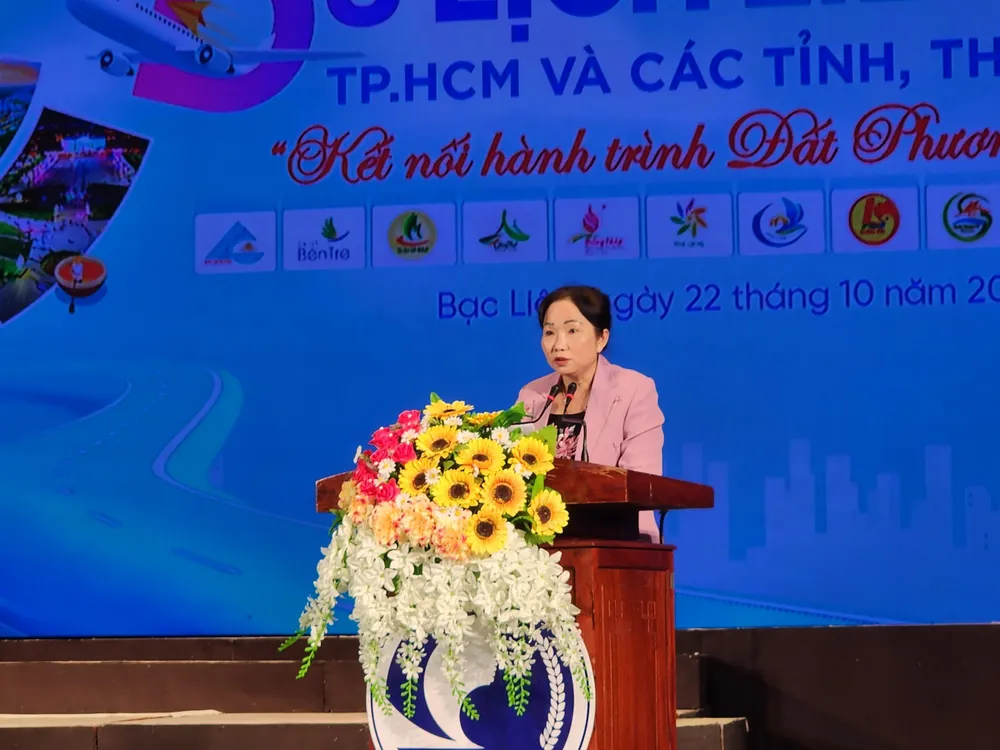 Bà Trần Thị Lan Phương, Giám đốc Sở VH-TT&DL tỉnh Bạc Liêu phát biểu tại hội nghị. z4806088337143_48a93002e655423ecd6dee50a3fcdd4c.jpg