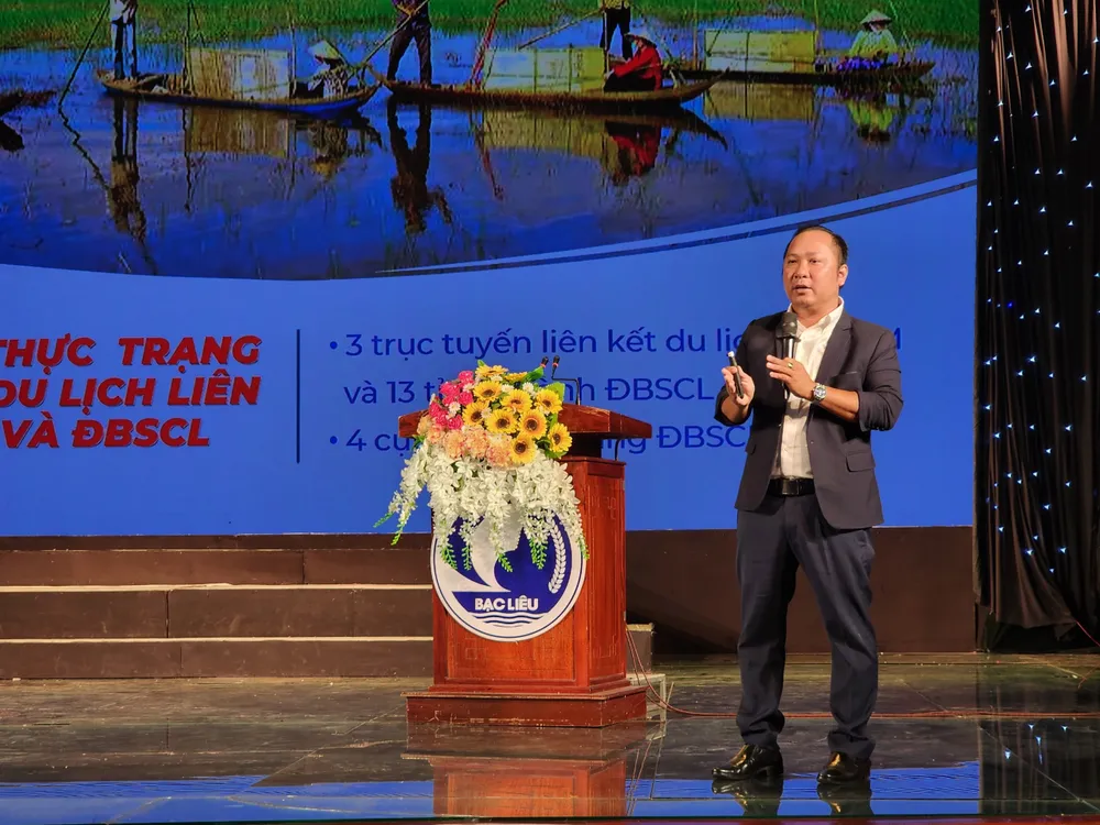 Ông Phan Đông Nhựt - đại diện Sở Du lịch TP.HCM báo cáo đánh tại hội nghị. z4806218039509_45edb7f822eeee528c5a71311fc26d7c.jpg