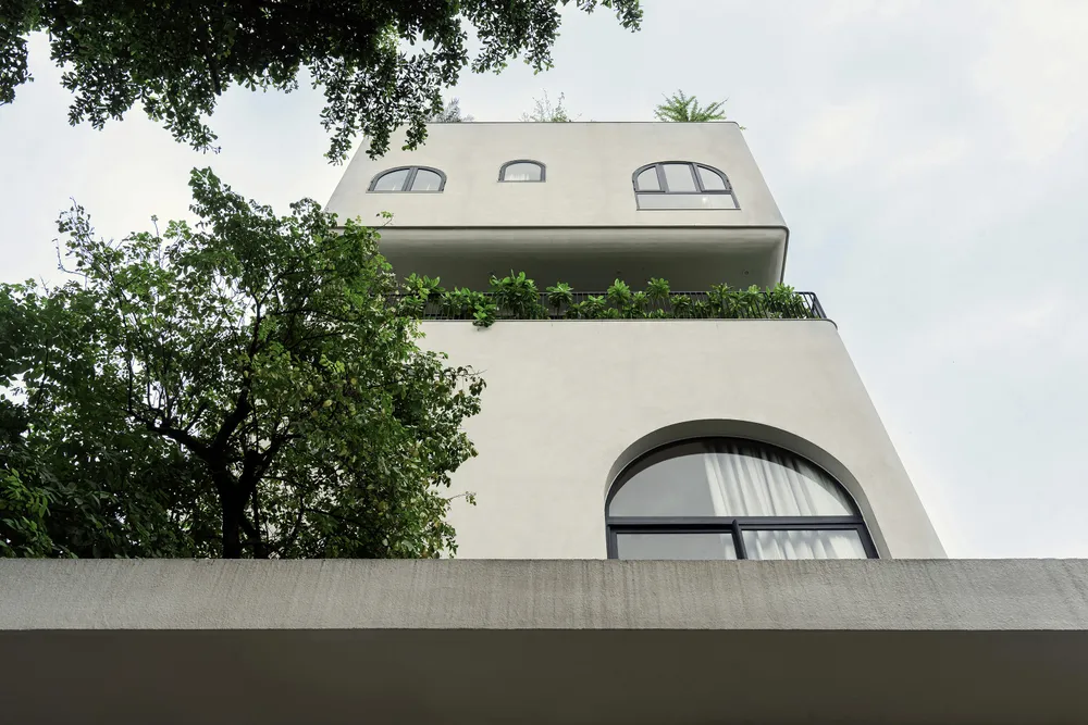 Gia chủ mong muốn sống trong một<i> ngôi nhà </i>thật rộng rãi, tiện nghi với rất nhiều phòng ốc chức năng và các sân vườn thoáng đãng