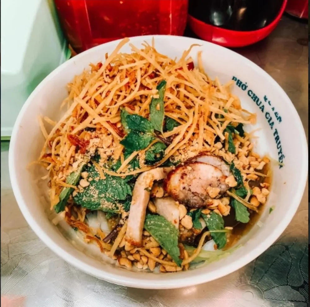 Phở chua vịt quay Cao Bằng - món ăn làm xiêu lòng bao du khách.