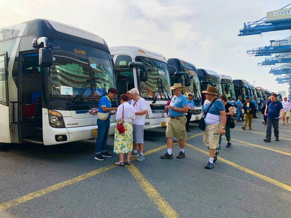 Công ty lữ hành đã xây dựng hành trình tour hấp dẫn giúp du khách trải nghiệm những nét đặc sắc ở ba miền đất nước.