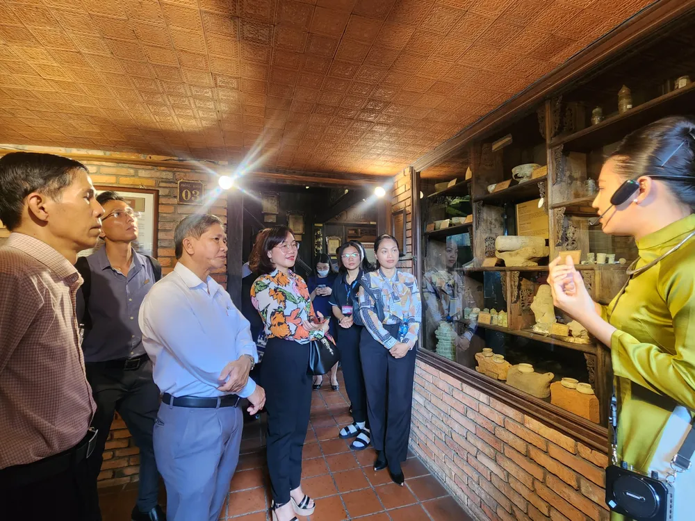 Đoàn tham quan Bảo tàng y học cổ truyền Fito quận 10, TP.HCM.