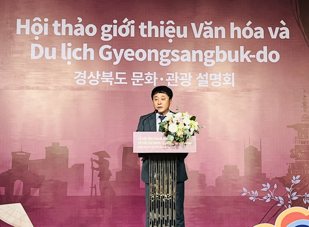 ông Kim Sang-Cheol, Giám đốc Sở VH-TT Du lịch tỉnh Gyeongsangbuk-do phát biểu.