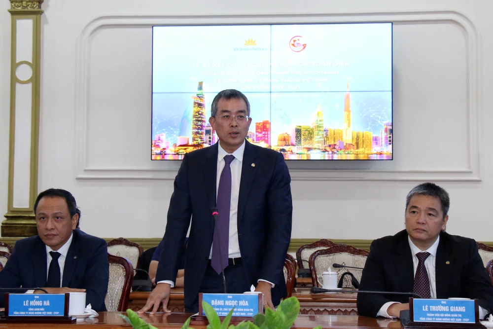 Ông Đặng Ngọc Hòa, Chủ tịch Hội đồng quản trị Vietnam Airlines phát biểu tại lễ ký kết.
