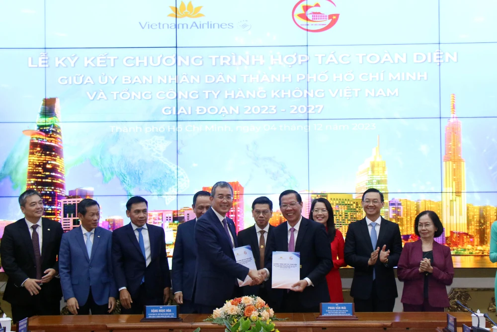 UBND TP.HCM và Vietnam Airlines đã thực hiện ký kết chương trình hợp tác toàn diện giai đoạn 2023-2027.