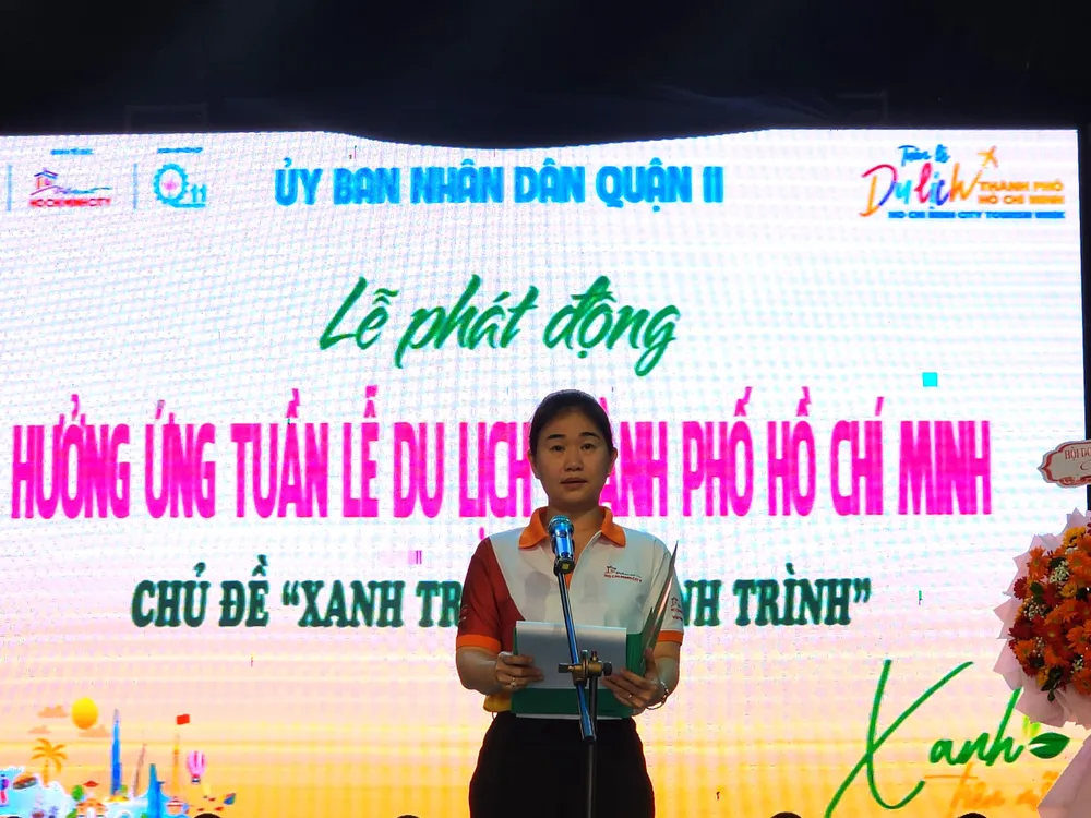 Bà Trần Thị Bích Trâm, Phó Chủ tịch UBND quận 11 phát biểu. tuan-le-du-lich