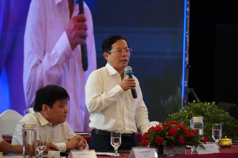Ông Tô Đình Tuân, Tổng Biên tập Báo Người Lao động đóng góp ý kiến tại tọa đàm. du-lich-1.jpg