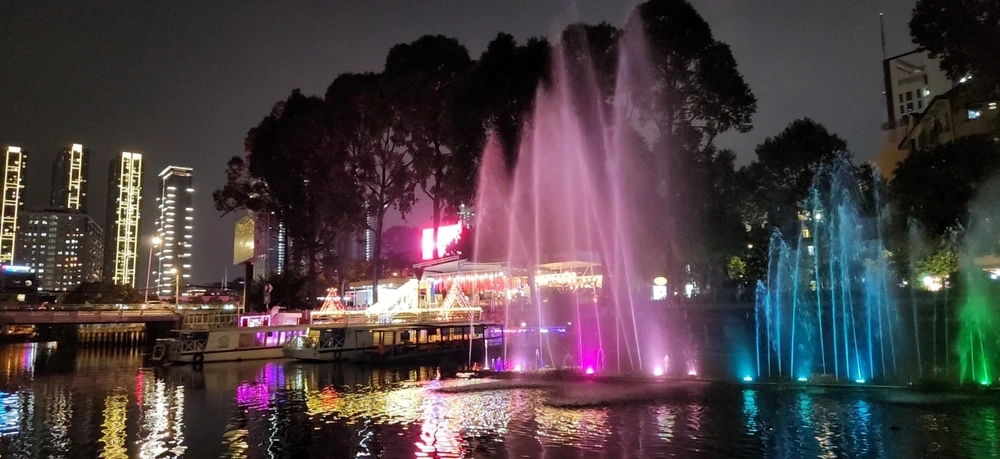 TP.HCM giới thiệu sản phẩm du lịch đường thuỷ thường kỳ mới với tour “Hoàng hôn trên dòng kênh huyền thoại”.