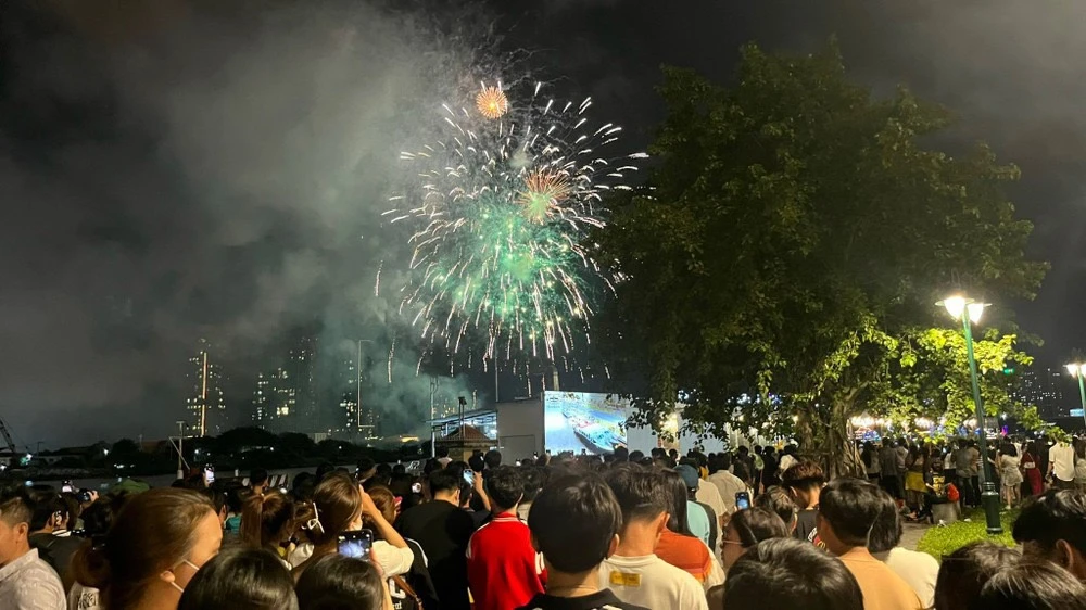 Vào dịp năm mới, du khách có thể ghé TP.HCM (Việt Nam) để xem màn trình diễn pháo hoa.