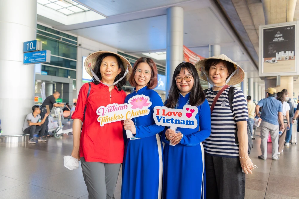 Khách Trung Quốc quan tâm du lịch Việt Nam vào năm 2024. Ảnh: THU TRINH. Khách Trung Quốc quan tâm du lịch Việt Nam vào năm 2024. Ảnh: THU TRINH.