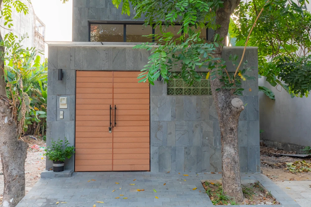 Chủ nhà chuyển từ căn hộ cao cấp xuống ở nhà phố nên muốn một ngôi nhà làm sao để các thành viên vẫn kết nối được với nhau.