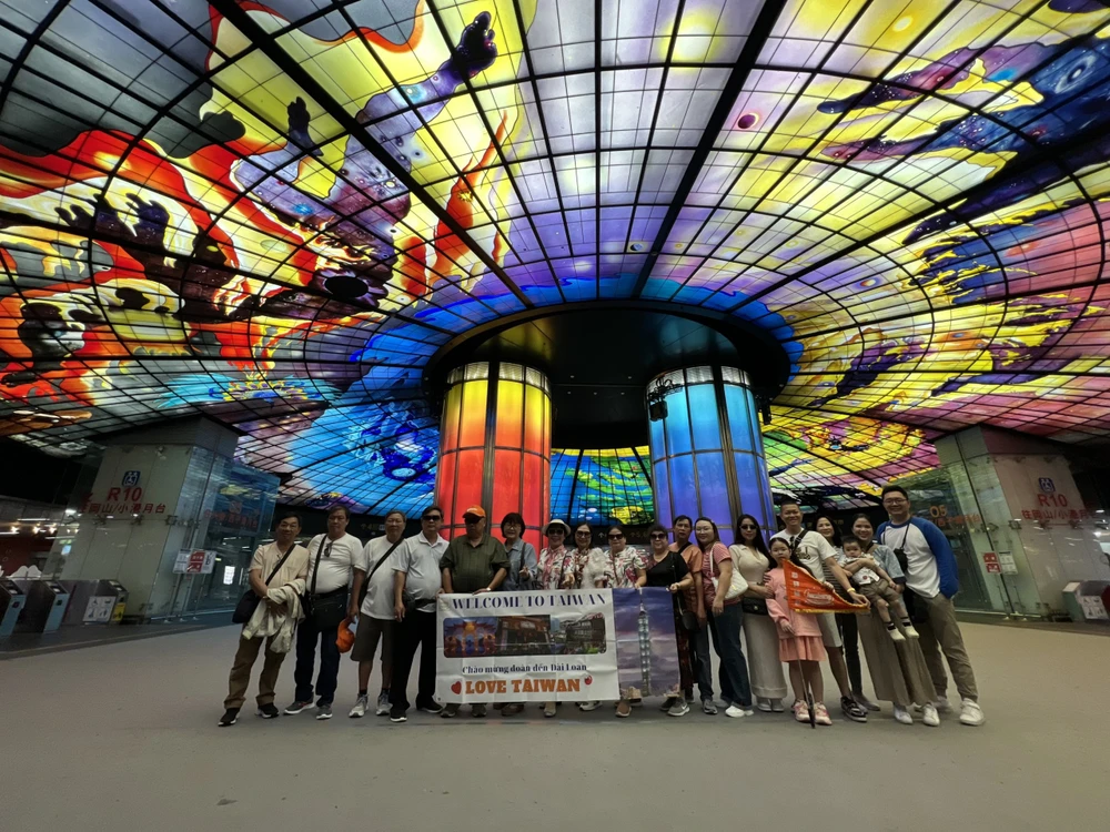 Đoàn khách du lịch Đài Loan khởi hành về Việt Nam khi động đất diễn ra sáng 3-4. Ảnh:TQT.