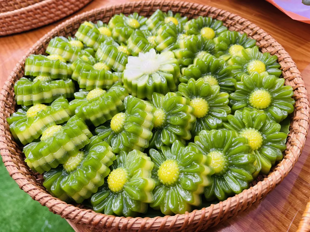 Bánh da lợn được nghệ nhân Hiền Minh sáng tạo với hình dáng bắt mắt để quảng bá đến người dân, du khách. Ảnh: TT. am-thuc-1 (3).jpg
