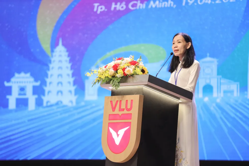 PGS-TS Trần Thị Mỹ Diệu, Hiệu trưởng trường Đại học Văn Lang phát biểu tại hội thảo. Ảnh: TT. du-lich-1 (4).jpg