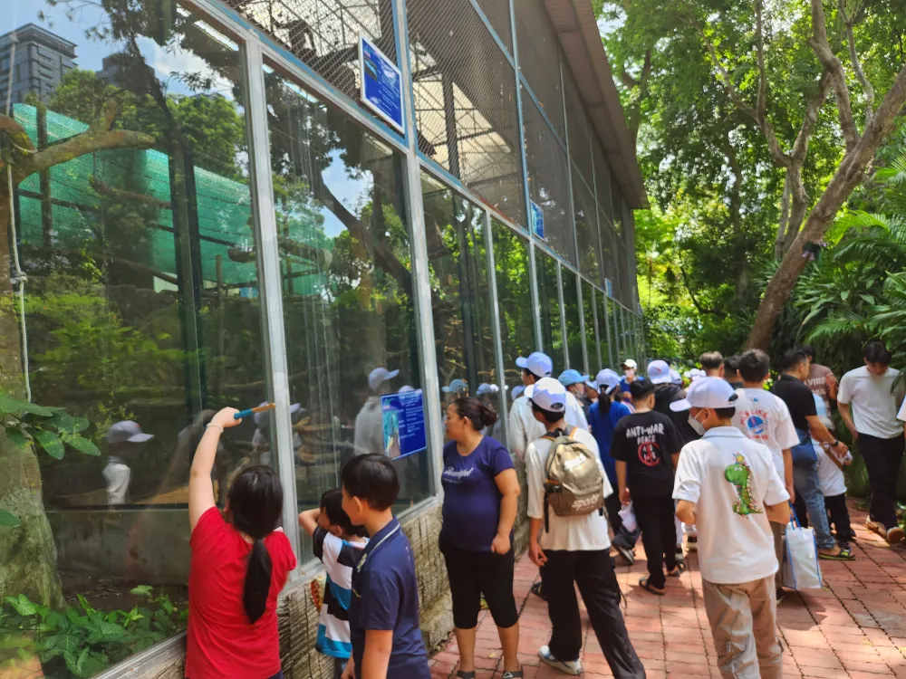 Các em tham quan Thảo Cầm Viên Sài Gòn. Ảnh: TT. du-lich-6.jpg