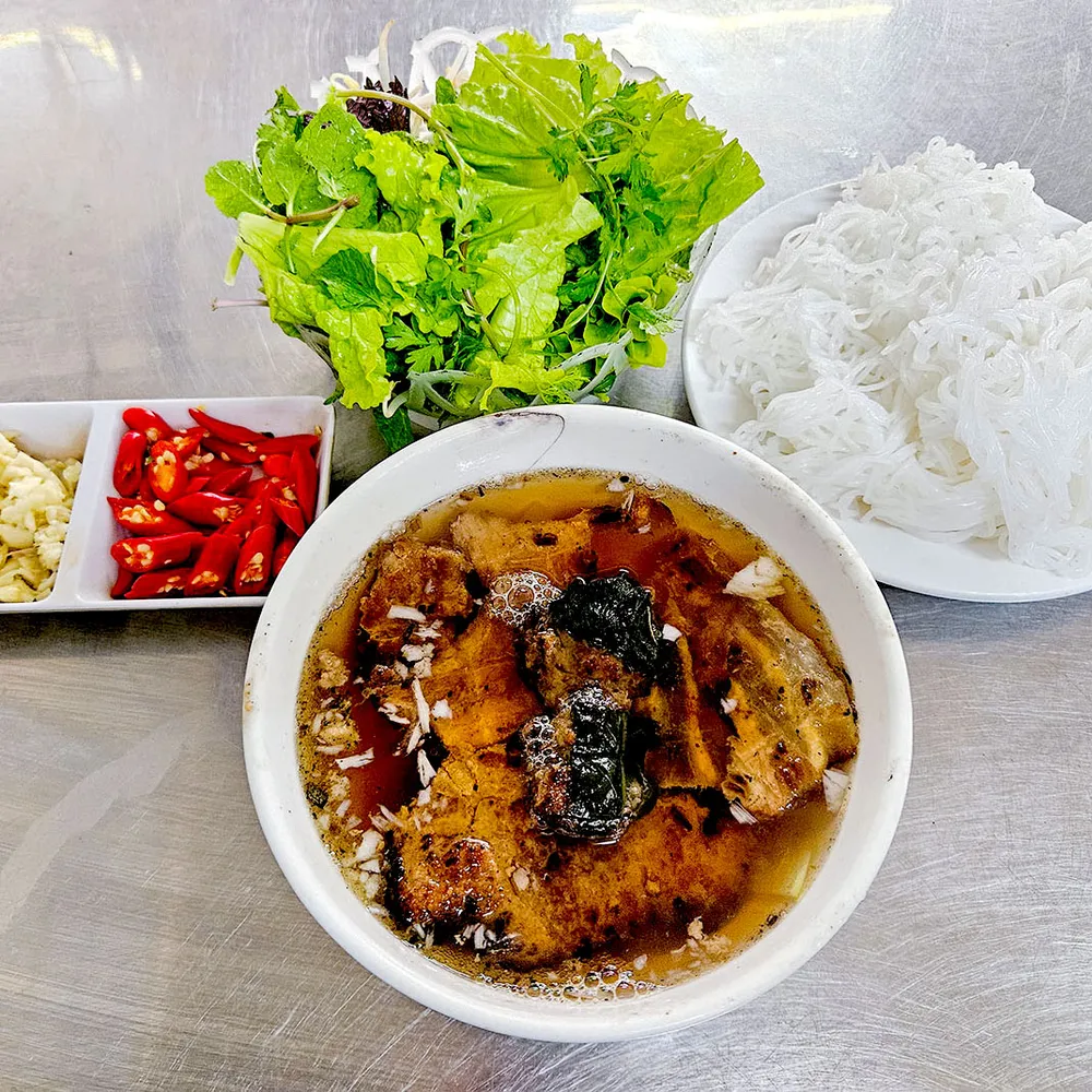 Bún Chả Chan là cơ sở ăn uống nằm trong danh sách hạng mục quán ngon với giá cả phải chăng. Ảnh: MM. michelin-guide-cong-bo-3.jpg