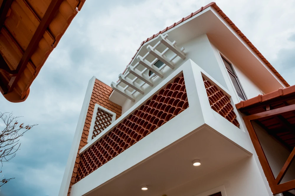 Lấy tên con gái đặt cho ngôi nhà, gia chủ hy vọng không gian sẽ là nơi hồi sinh những nét văn hóa, chứa đựng nhiều giá trị truyền thống gia đình tốt đẹp. ngoi-nha-hien-dai-3.jpg