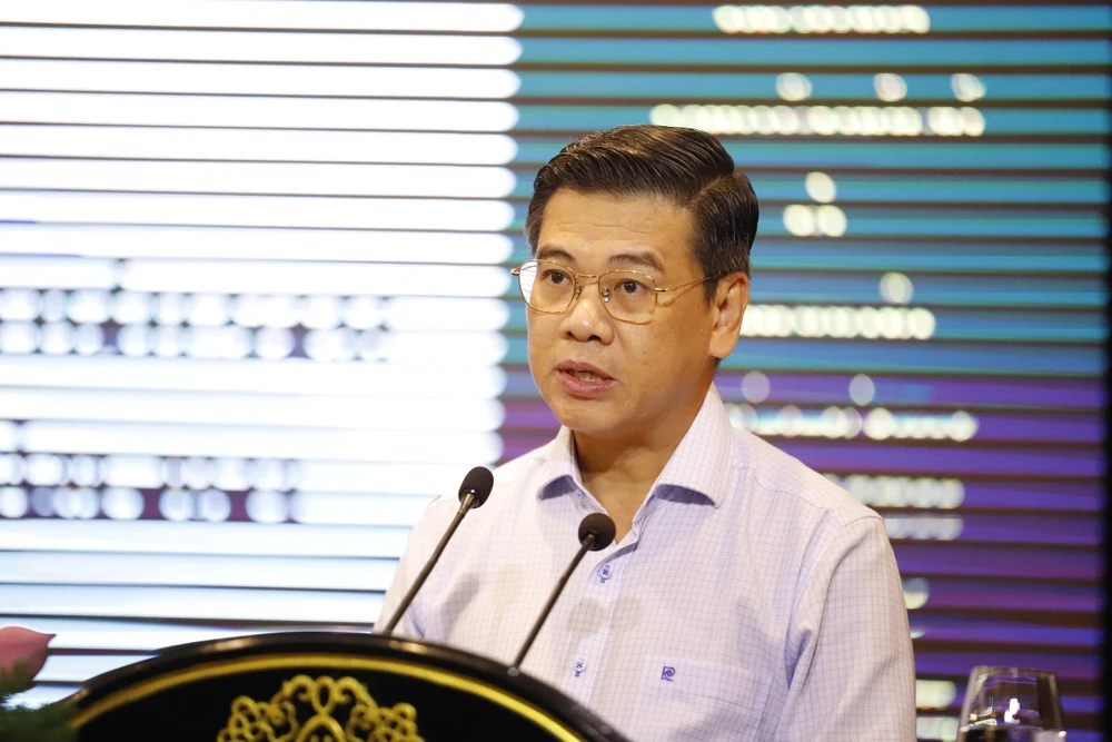 Ông Nguyễn Văn Dũng, Phó Chủ tịch UBND TP.HCM phát biểu tại hội nghị sơ kết. Ảnh: TT. Saigontourist-Group-2.jpg