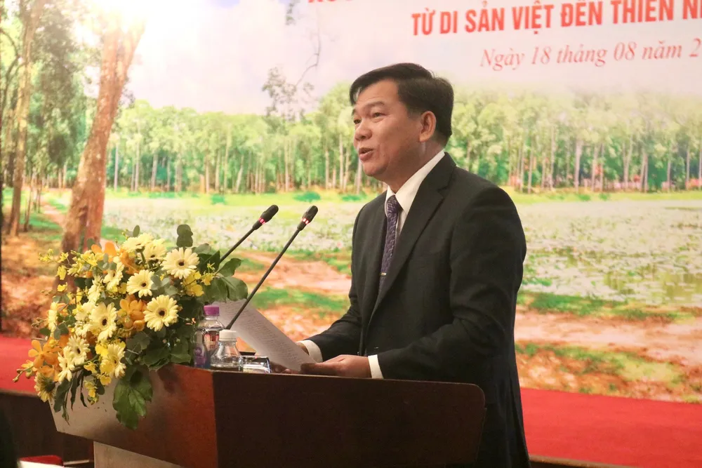 Ông Dương Hoàng Sum, Giám đốc Sở VH-TT&DL tỉnh Trà Vinh phát biểu tại hội nghị. Ảnh: LH. phat-trien-du-lich-1.jpg