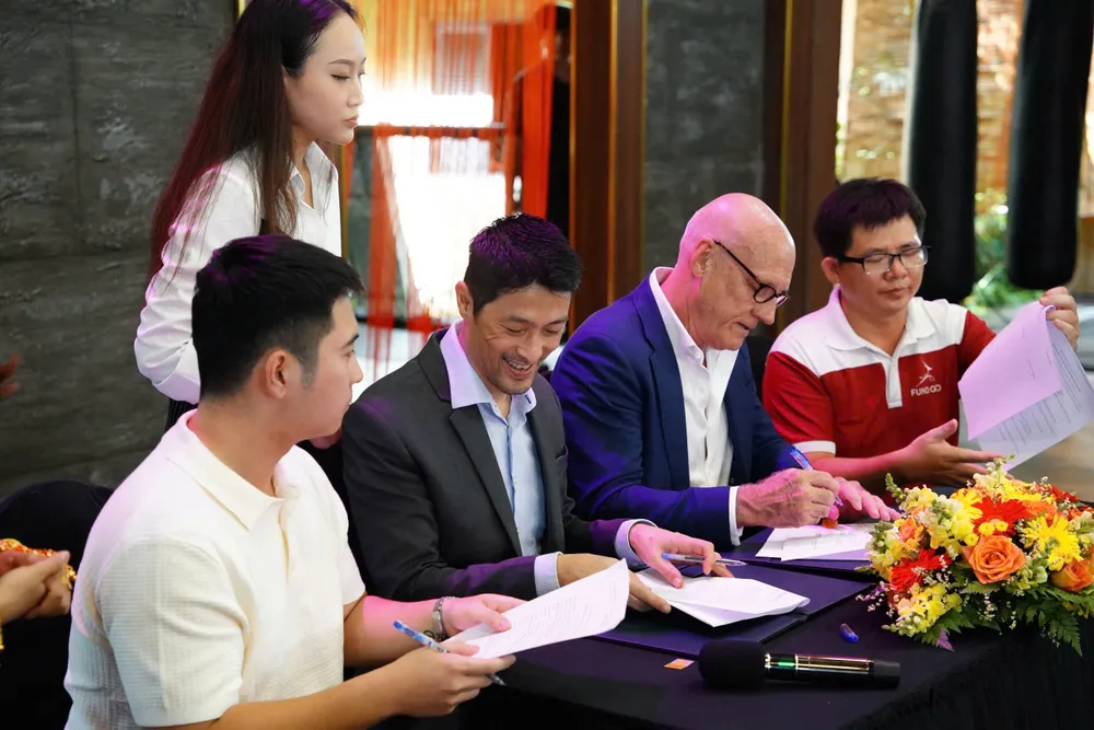 Ban tổ chức giải đấu võ thuật GMA ký kết hợp tác với các đơn vị. Ảnh: LP. Ban tổ chức giải đấu võ thuật GMA ký kết hợp tác với các đơn vị. Ảnh: LP.