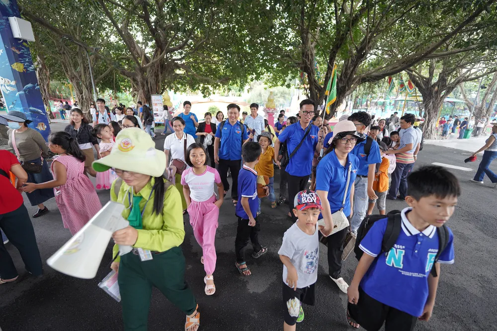 Nhiều đoàn 'khách nhí' chuộng khu vui chơi hấp dẫn này. 