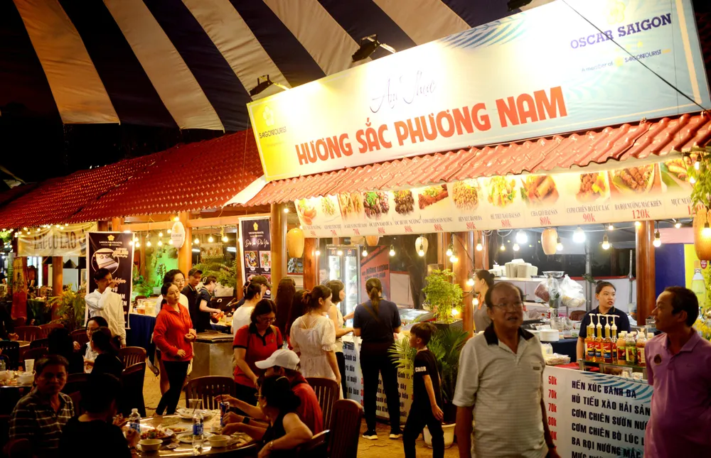 Lễ hội ẩm thực “Hương Sắc Phương Nam 2025” diễn ra từ ngày 29-5 đến 1-6 tại Công viên Văn hóa Đầm Sen (quận 11, TP.HCM). Lễ hội ẩm thực “Hương Sắc Phương Nam 2025” diễn ra từ ngày 29-5 đến 1-6 tại Công viên Văn hóa Đầm Sen (quận 11, TP.HCM).
