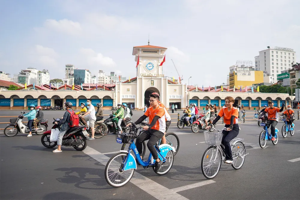Điểm đến chợ Bến Thành (TP.HCM) là điểm đến yêu thích của du khách trong và ngoài nước. Ảnh: TT. khach-quoc-te-3.jpg