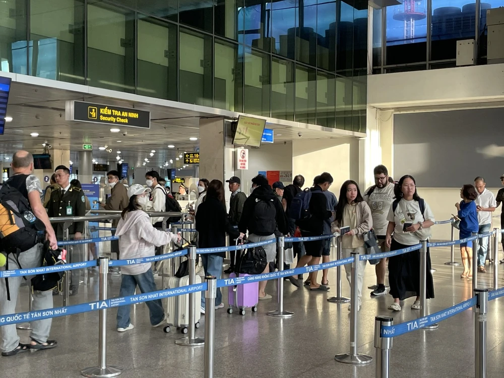 tan-son-nhat-2.jpg