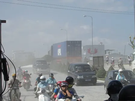 'Nín thở' chạy qua đoạn đường đang thi công ảnh 3