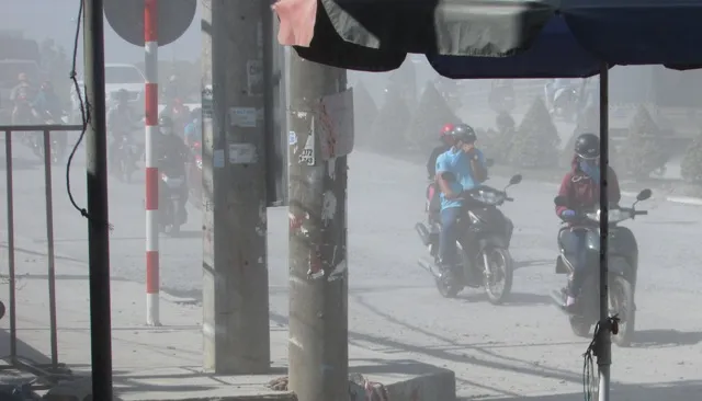 'Nín thở' chạy qua đoạn đường đang thi công ảnh 4