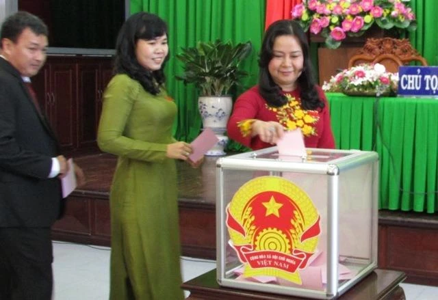 Các đại biểu bầu chủ tịch HĐND TP Cần Thơ sáng 30-6