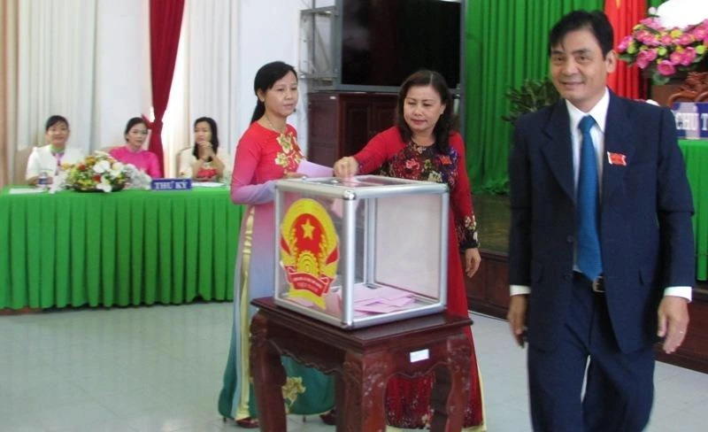 Các đại biểu HĐND TP Cần Thơ tham gia bỏ phiếu kín bầu các chức danh lãnh đạo 