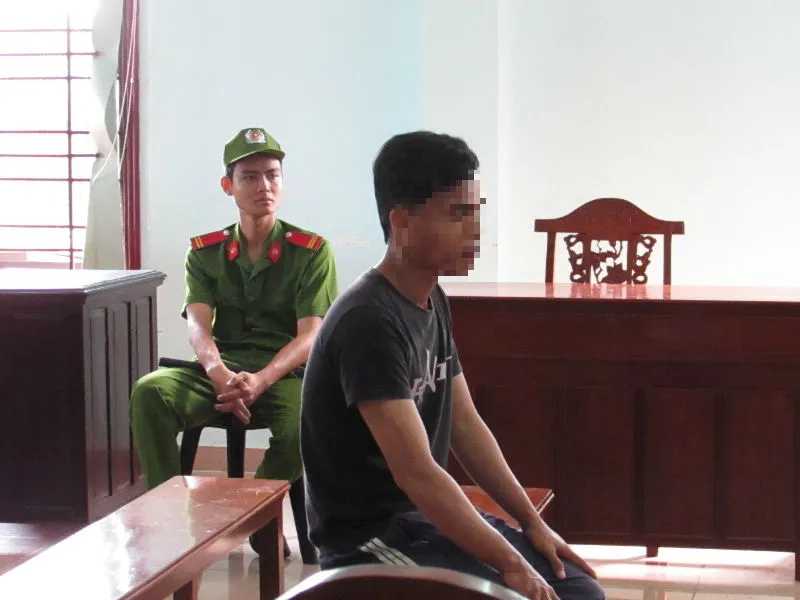 Bị cáo Bộ chờ tòa phúc thẩm nghị án ngày 14-9. Ảnh: N.NAM