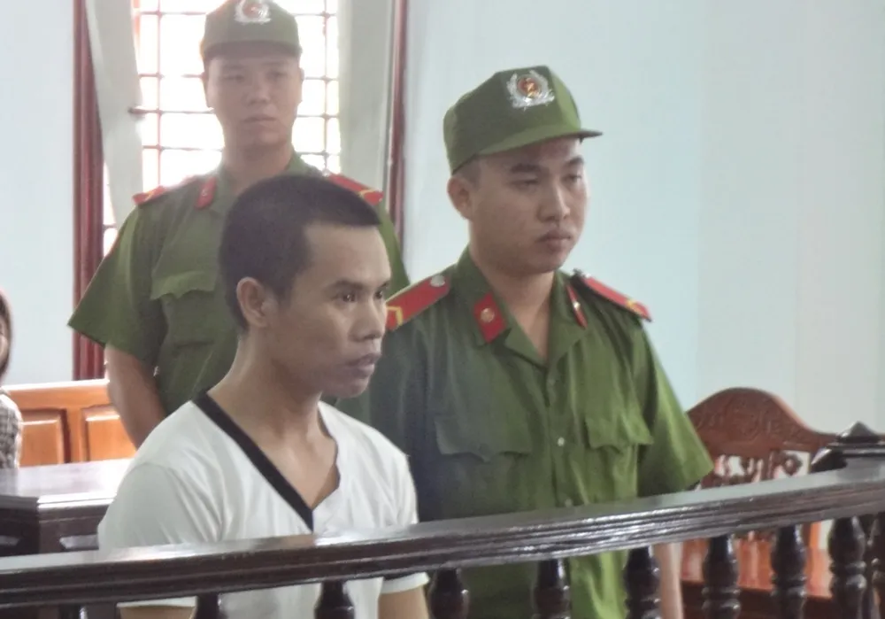 'Yêu' bé gái 12 tuổi bán vé số, lãnh 12 năm tù ảnh 1 'Yêu' bé gái 12 tuổi bán vé số, lãnh 12 năm tù ảnh 1