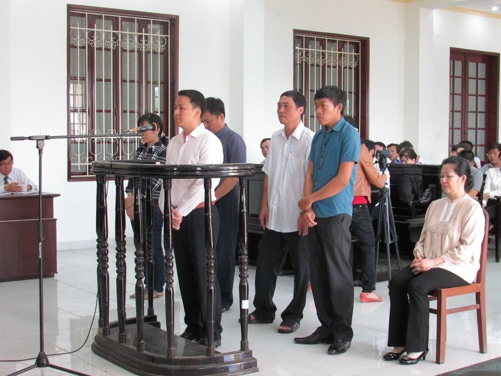 GĐ công ty lương thực và nhân viên làm trái 100 tỉ đồng ảnh 2 GĐ công ty lương thực và nhân viên làm trái 100 tỉ đồng ảnh 2