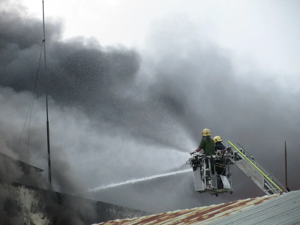 Vụ cháy ở Cần Thơ: Nhiều chiến sĩ bị ngạt khí độc, bỏng ảnh 1