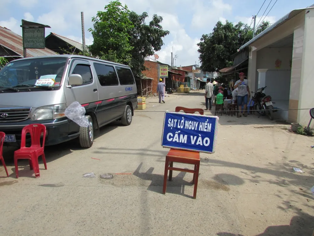 Hiện trường vụ sạt lở tại An Giang ảnh 2 Hiện trường vụ sạt lở tại An Giang ảnh 2