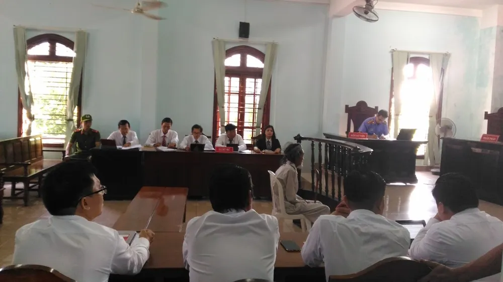 cụ ông 84 tuổi bị con đòi bỏ tù