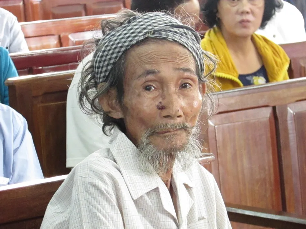 cụ ông 84 tuổi bị con đòi bỏ tù