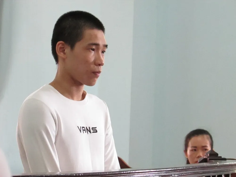 em trai xâm hại chị họ nhí