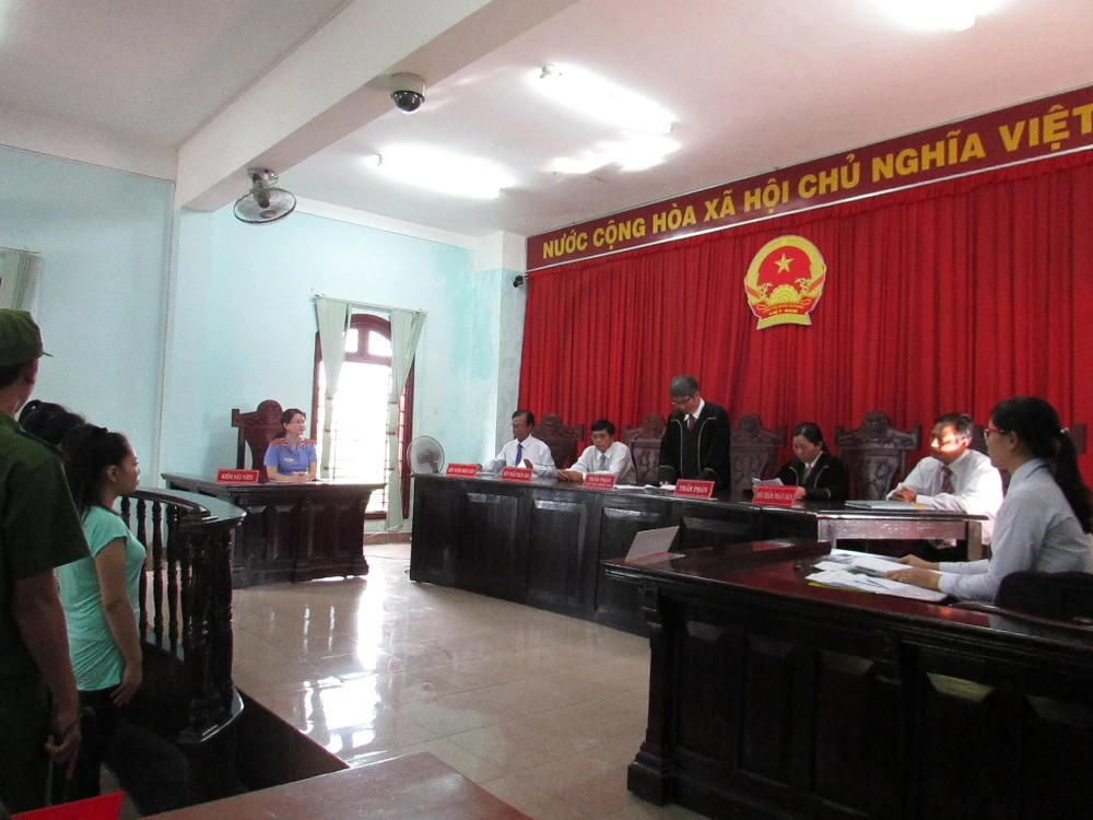 Cầm cố cả nhà để được... nhận quà từ nước ngoài