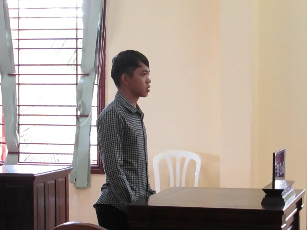 Thu lợi 20.000 đồng, lãnh án gần 3 năm tù