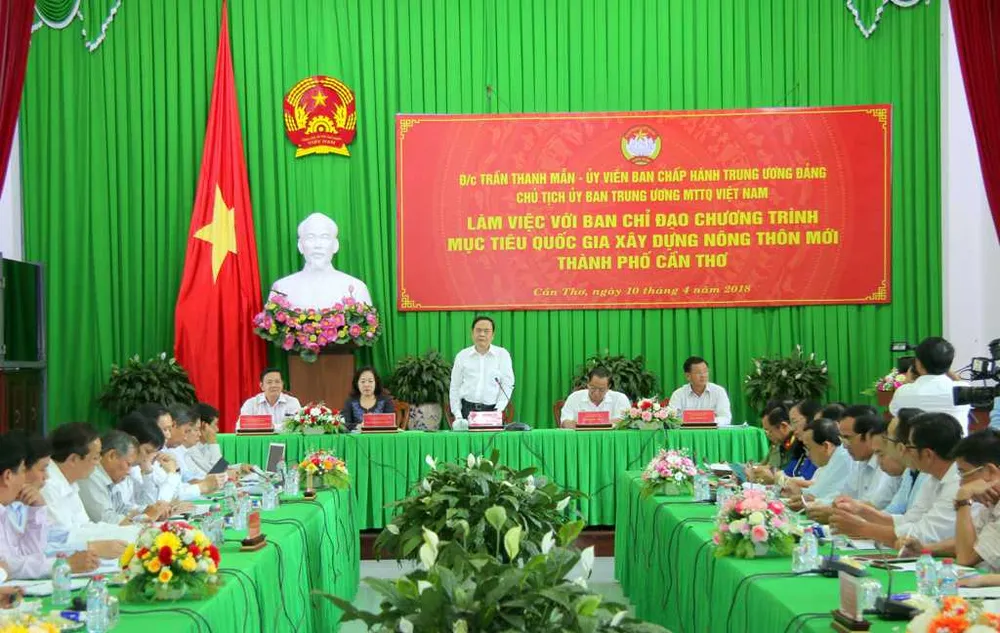 Nông thôn mới: 'Đừng heo 2 chuồng, rau 2 luống' ảnh 1