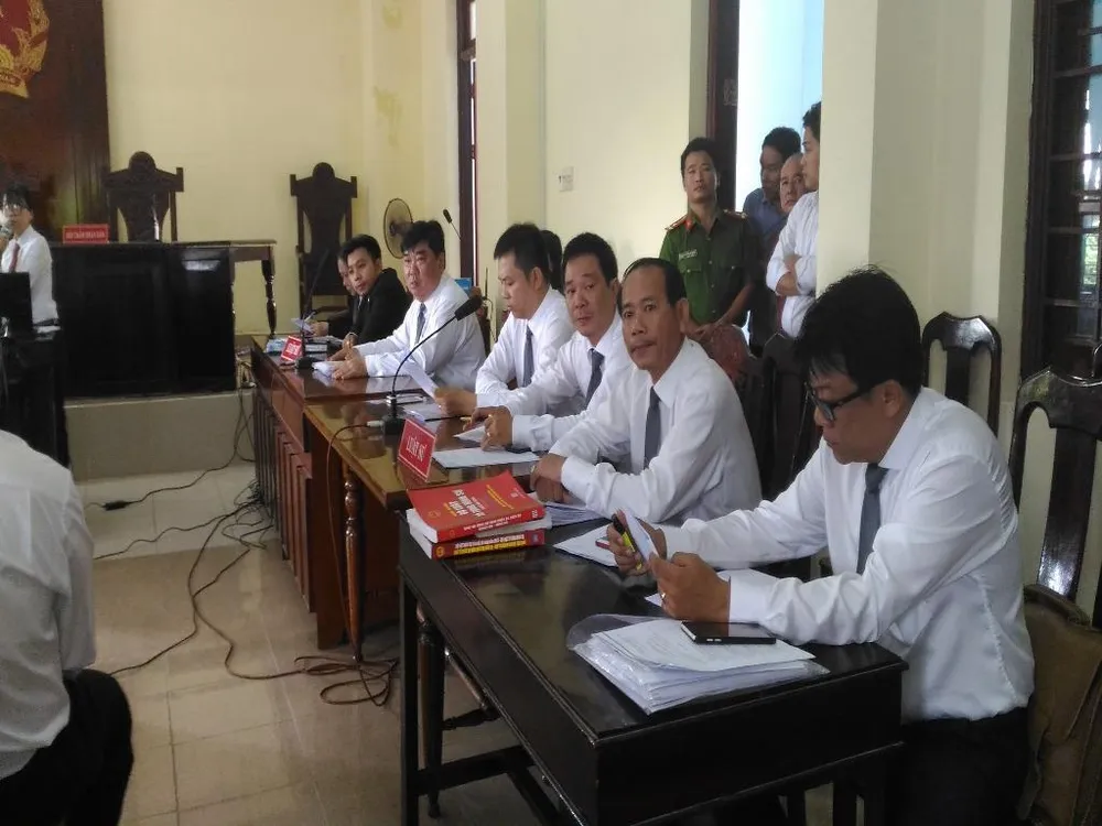 Cần Thơ: 3 cán bộ Agribank hầu tòa vì hơn 300 tỉ