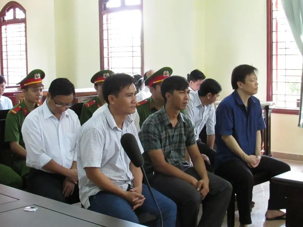 Cán bộ NH gây thiệt hại hơn 300 tỉ bị đề nghị đến 13 năm tù