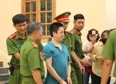 Tiếng khóc đau lòng của con gái khi cha nhận án tử hình