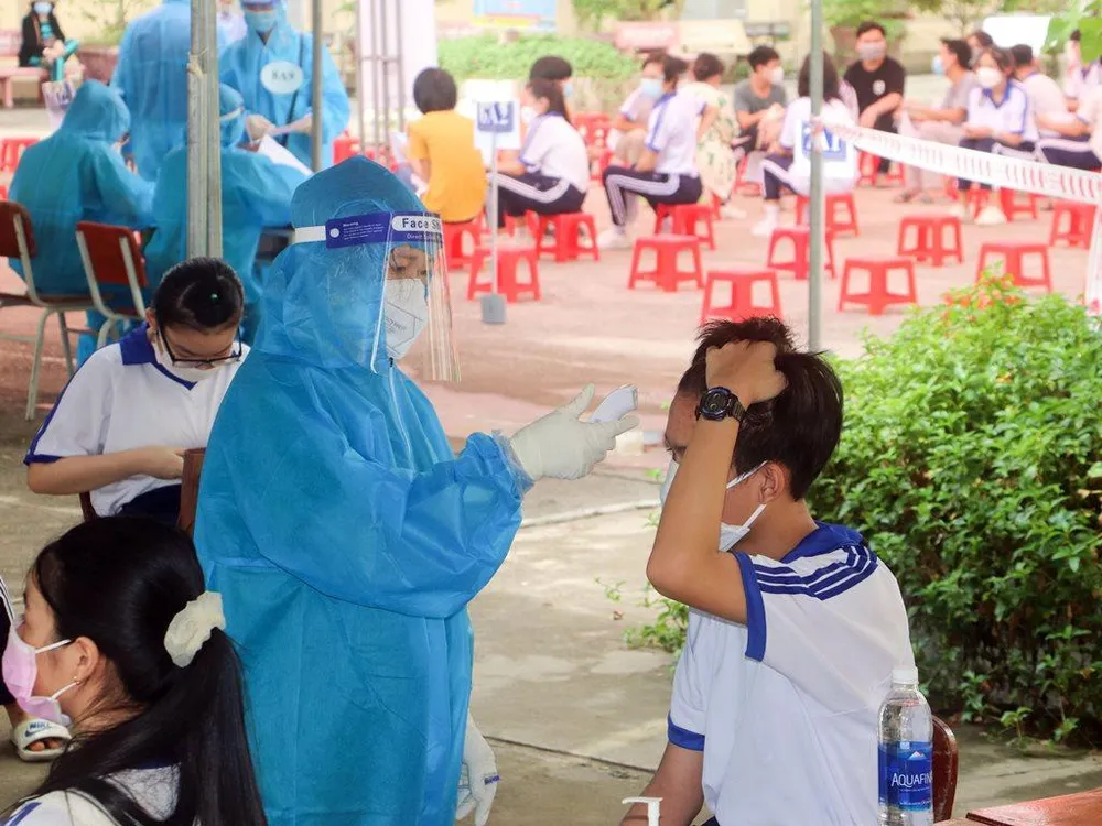 Cần Thơ tiêm vaccine phòng COVID-19 cho trẻ 12 đến dưới 18 tuổi hồi cuối năm 2021. Ảnh: CHÂU ANH