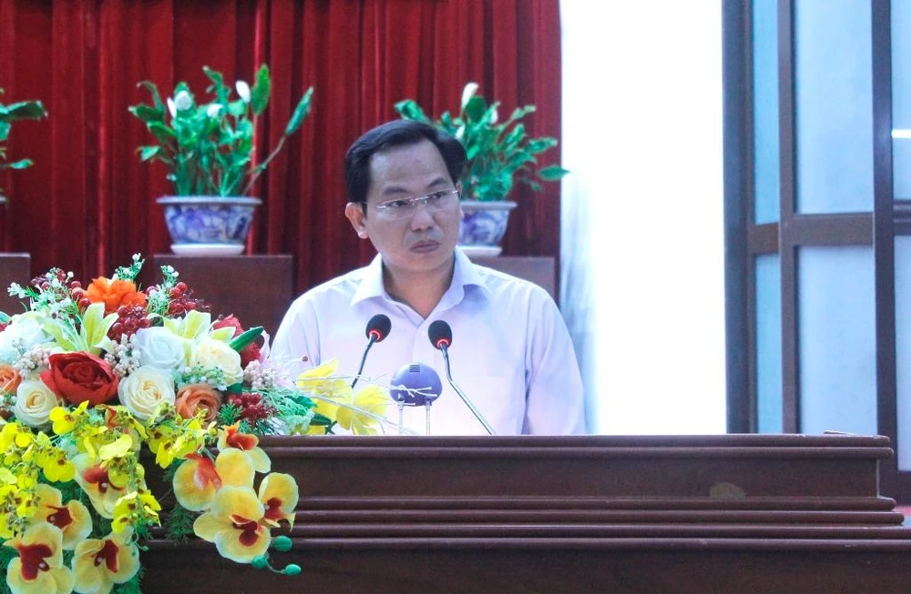 Bí thư Thành ủy Cần Thơ Lê Quang Mạnh phát biểu chỉ đạo tại hội nghị chiều 14-4. Ảnh: NHẪN NAM Bí thư Thành ủy Cần Thơ Lê Quang Mạnh phát biểu chỉ đạo tại hội nghị chiều 14-4. Ảnh: NHẪN NAM